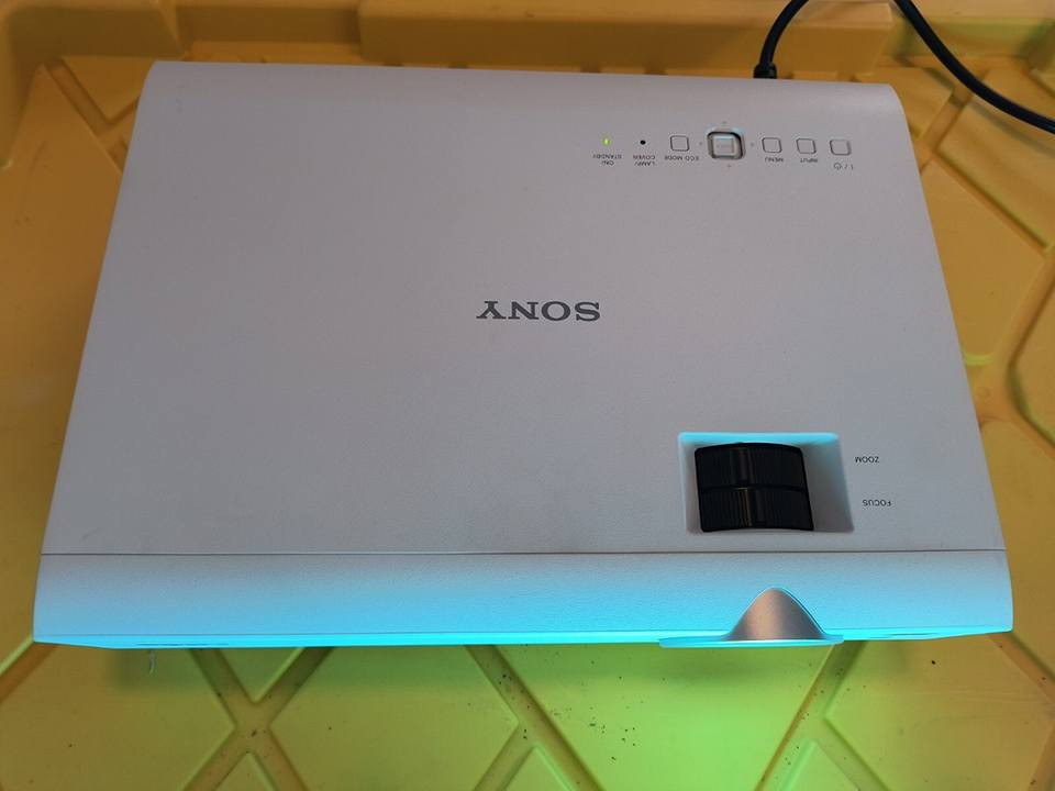 متوفر بروجكتر سوني DX100
جهاز نضيف وشغال بدون ملحقات فقط الجهاز وسعره جدا غالي اكتب سعر وبالعافيه عليك 
 المكان الديوانيه قضاء عفك هاتف *********** آفاق, القادسية
