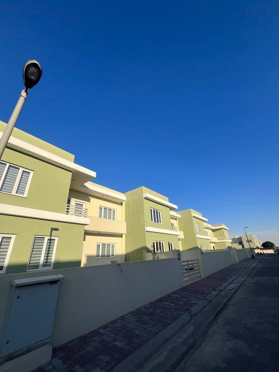 مقدمة و اقساط شهريا 
للبيع في مجمع اتلانتيك الأمريكي 
٢٠٠م
٤ غرف نوم 
للمزيد من المعلومات 
***********
