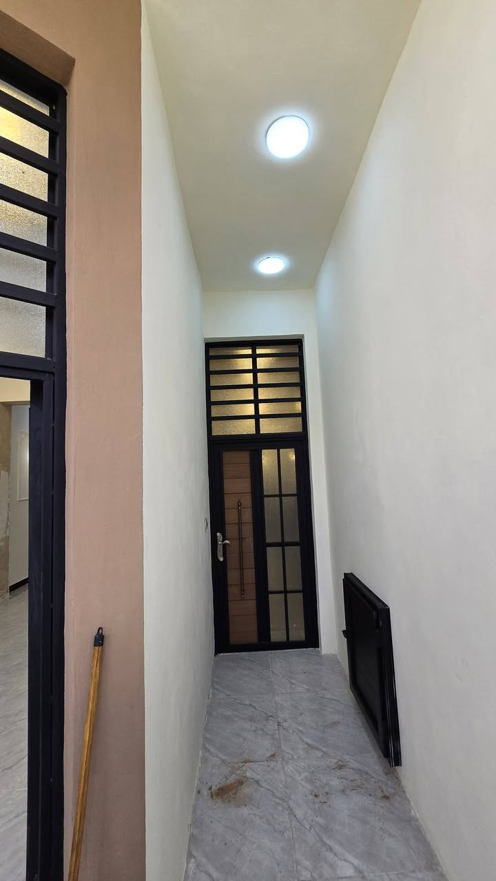 دار للبيع المساحه100م حي الوفاء منطقه ال 40الف قرب مجمع الجواد طابق واحد غرف صاله ستقبال مطبخ صحيات البناء جديد درجه اولى للستفسار ***********حجي باسم
