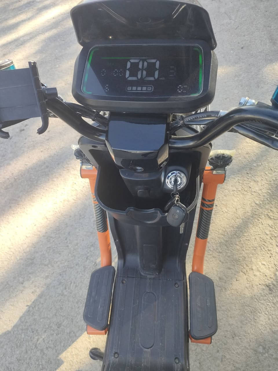 السلام عليكم 
بايسكل شحن x900 للبيع
البايسكل قبل شهر اخذته جديد مابي شي عاطل كله شقال 
+بصمتين +سويجين  شاحنه لاصليه البايسكل جديد 
السعر 500 وبي مجال 
انتصال ***********
