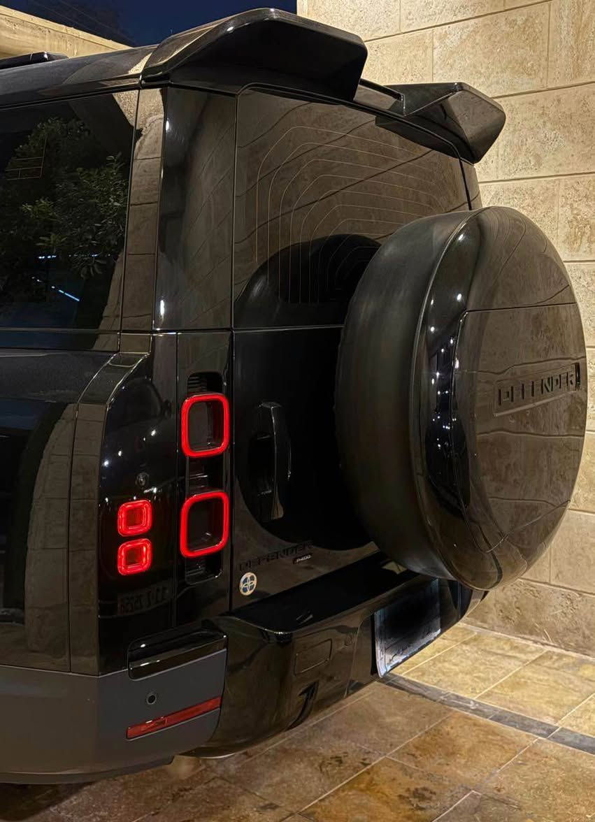 ديفندر حجم 130 طويلة فول مواصفات موديل 2023 ماشية ٢٧ الف 
مكفولة وجاهزة مغلفة PPF وشاديلهة ايضافات 
السيارة بعدهة علضمان ليحد ٢٠٢٨ ينتهي 
السعر ٧٥ مليون دينار عراقي 
الاتصال *********** الجبيل, المنطقة الشرقية
