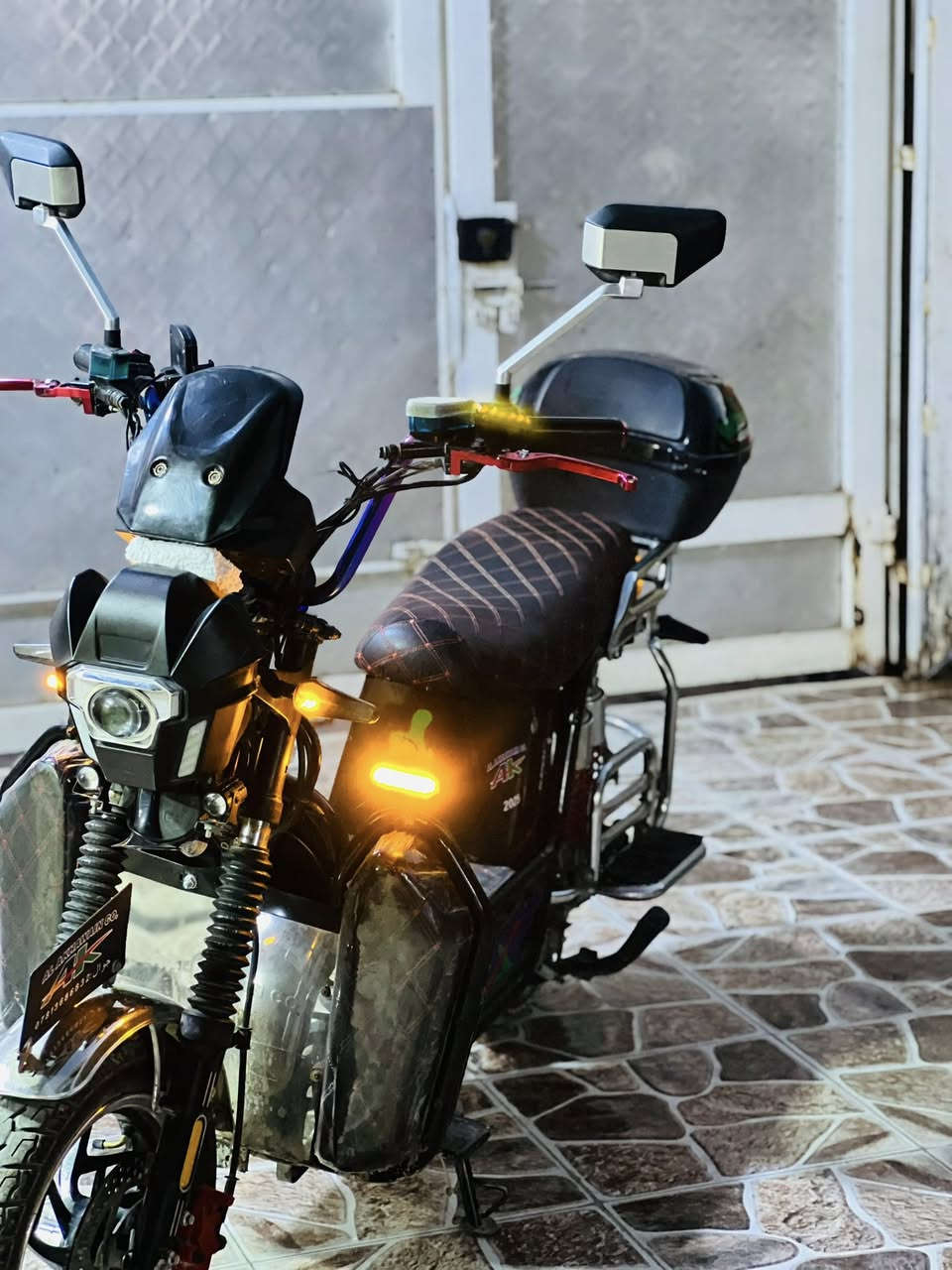 السلام عليكم
ماطور شحن للبيع ماطور حيل نضيف وبطارية جديده 
السعر 550 رقم ***********
