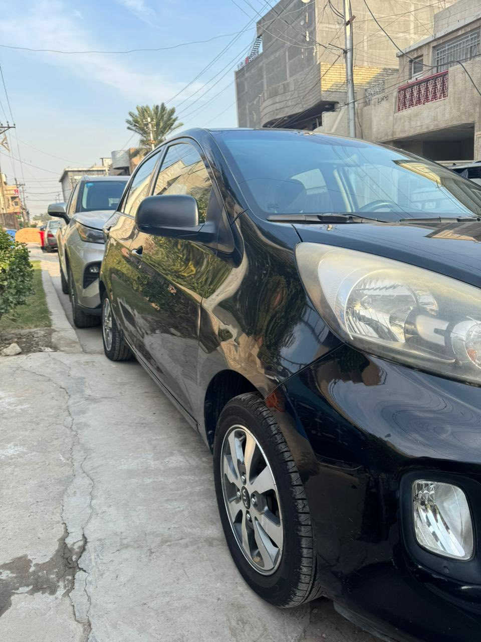 كيا بيكانتو 2016 لون اسود وارد خليجي ماشية 52 الف كيلو
رقم بغداد
بيها طخة بالصندوك وطخة بالجاملغ الخلفي الي وره السايق

السعر 90 وبي مجال بسيط

مكاني بغداد الدورة شارع ابو طيارة
***********
***********
