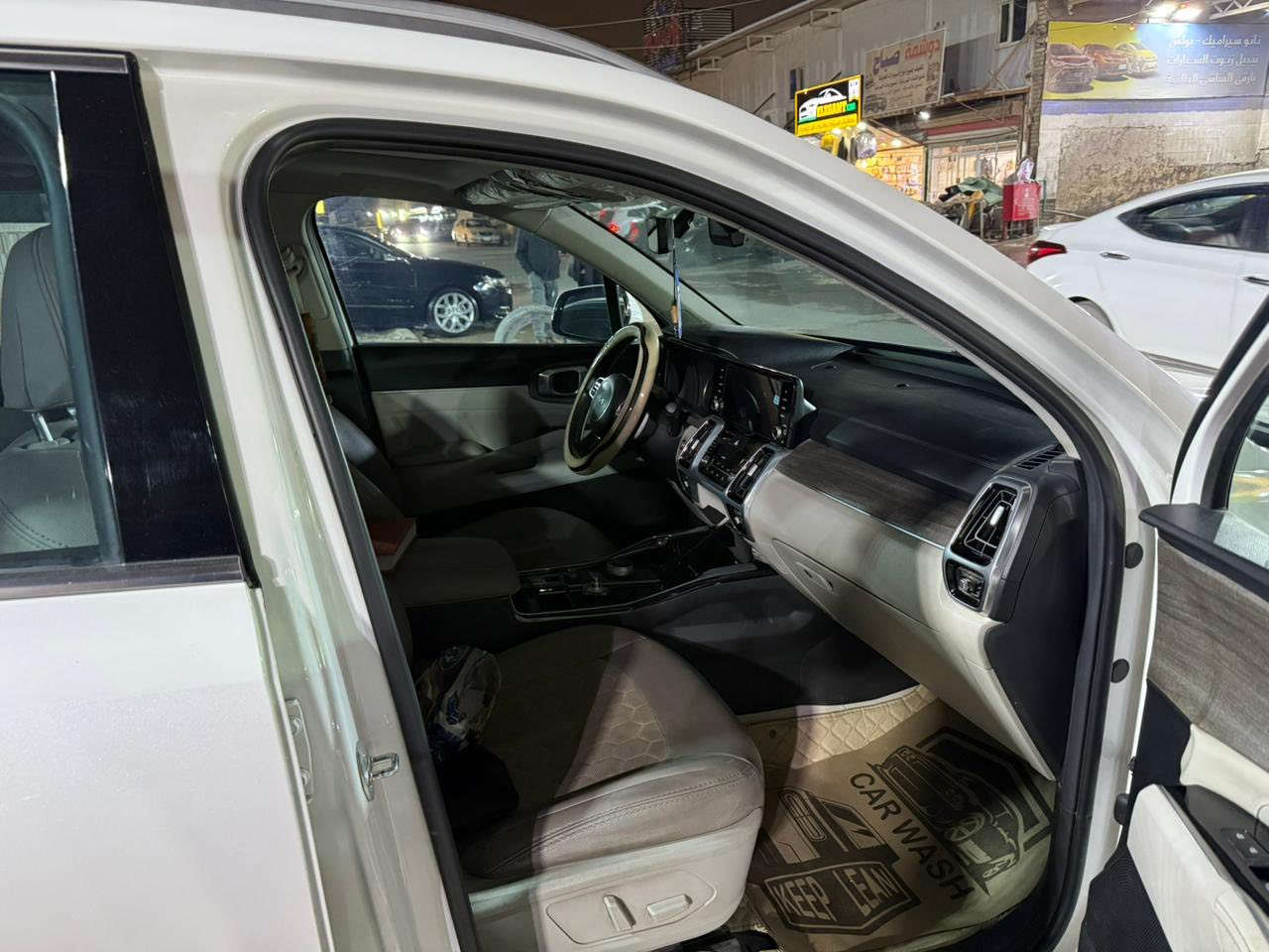 السلام عليكم .. سورنتو موديل ٢٣ السيارة خليجيه مكفولة السيارة ماعدا يم الحساس بالدعاميه يعني ٤ اصابع فقط  تكحيل الباقي كله مكفول مكانها زيونه مدوشمة ارضيات وكشنات  سبعه راكب تبريد ٣ قطع كير ماوس وبانوراما السيارة  حساس امامي خلفي بيها هواي مواصفات للي يعرفهن  السعر ٣١٥ ورقة ومجالها بسيط ماكو هيج نظافه متلكون ماشيه ٤٩ الف كيلو  والشراي يتصل  

0772 226 0942
