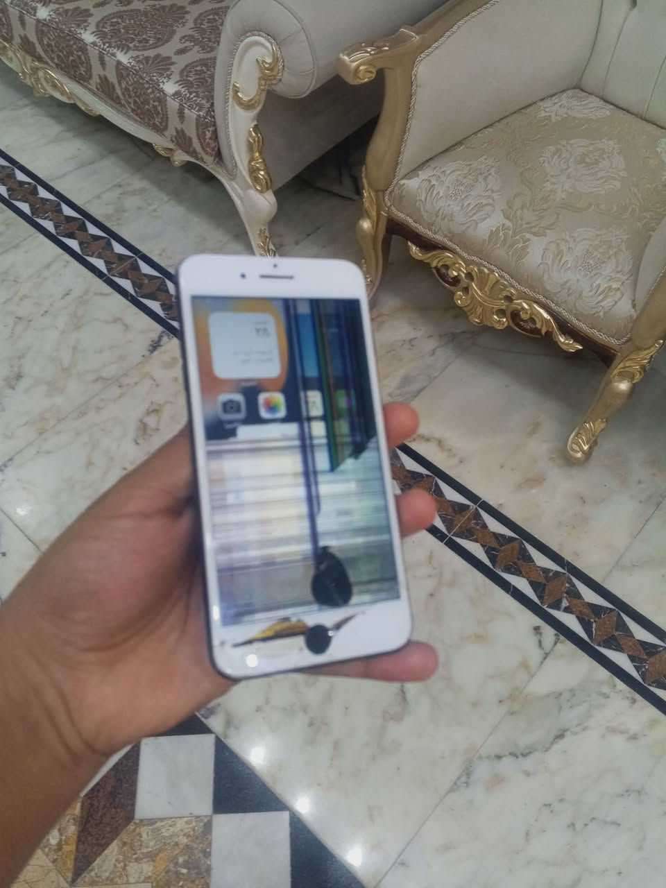 السلام عليكم ايفون سفن بلاص ذاكره 128 بطاريه 100 عوزه شاشه كله شغال الجهاز السعر 30 الف قفل مكاني بابل 
للاستفسار ***********
