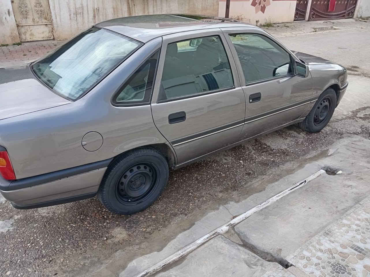 اوبل فكتره
موديل 1991 مصبوغ جماليه مشروع وطني بطاقه بانزين  قايش عريض باور سياره نضيف حيل دواخل وخارج سعر 38 بي مجال بسيط  مكان كركوك رقم ***********
