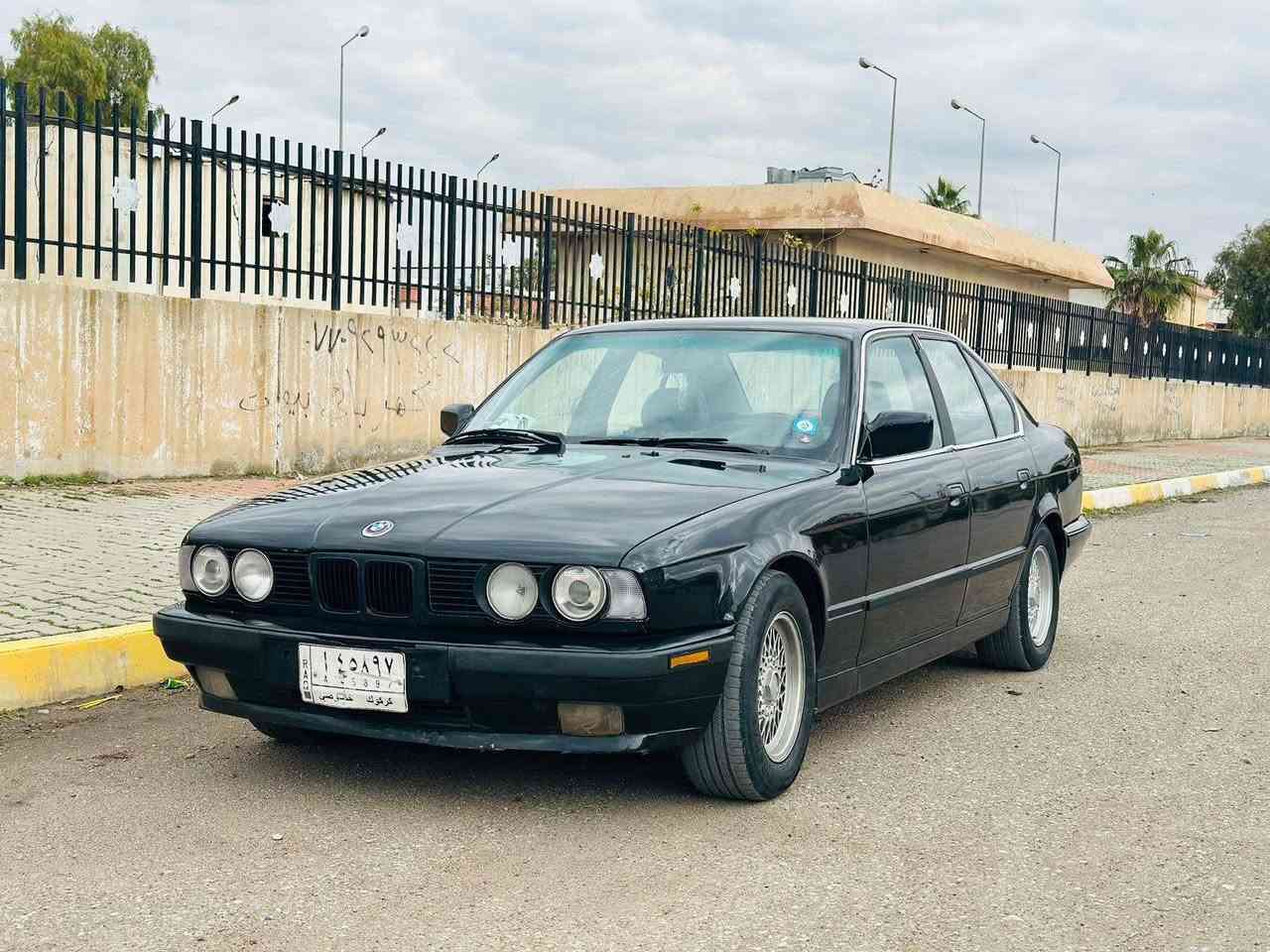 بي ام دبليو موديل 91وارد ياباني سياره حلوه الحمد لله وجاهزه صدر امامي خلفي حلو  نص عمر السياره موجوده بكركوك سعر 55
***********
وهذا واتساب
***********
سياره معمره جديد نقص بس بوليش اطلب الصباغ بوليش 
سنويه جديده بس استلام لوحات بعد رقم كركوك
