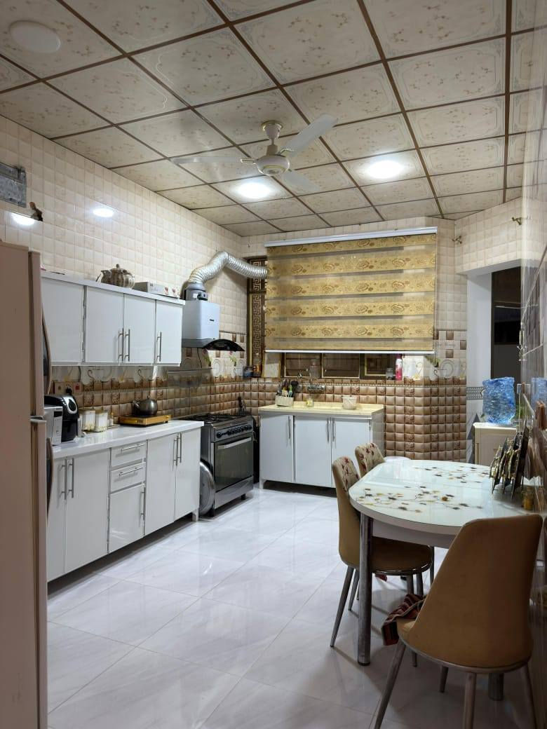 السلام عليكم مشتمل دوانم المعمل 150 متر شارع تبليط قرب جامع مكية يرهم مع الاثاث ويرهم بدون 
***********
