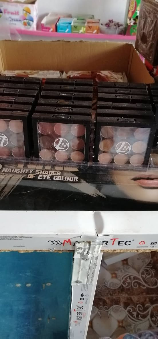 للبيع شلعه مواد تجميل جوه سعر الجمله ليريد يتفضل ***********
