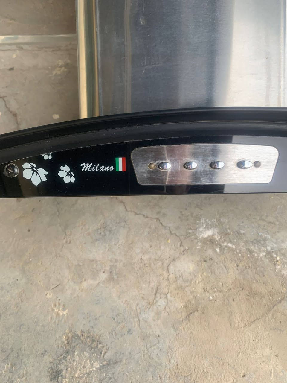 مرشحةميلانو حجم 60 نظيفه جدا السعر 40 للاتصال ***********
