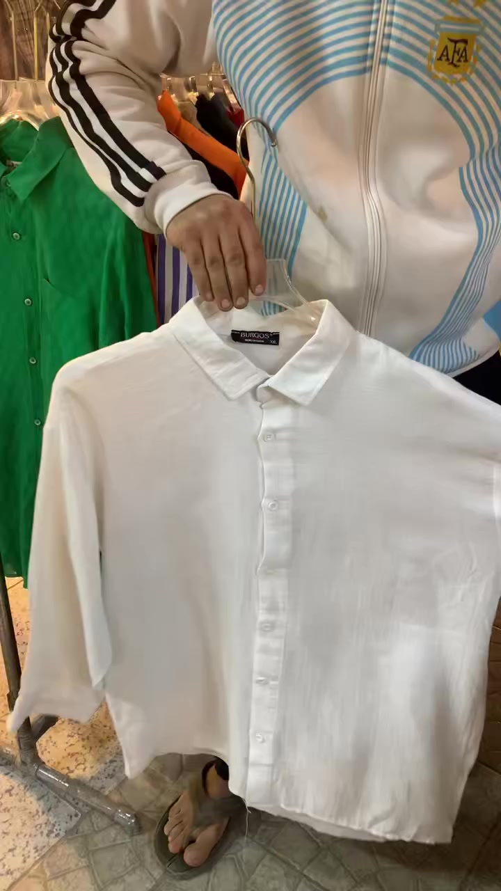 شباب قميص للن 
ماركات كوالتي جدا عالي 
***********
متواجد واتساب
العدد٢٠٠ قطعه
