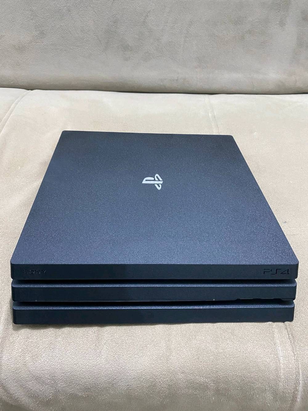 بلي ستيشن ٤ برو/ معدل قرص 🔶 ️نضام ١٢.٥٠/ 🔺 ️ذاكره 1T 🔷 ️جوستك صلي 1 🔸️الجهاز :  مفتوح تنظيف 
السعر : ٢٧٠ الف مكاني📍بالاعظمية للاستفسار الجاد ☎️ ***********