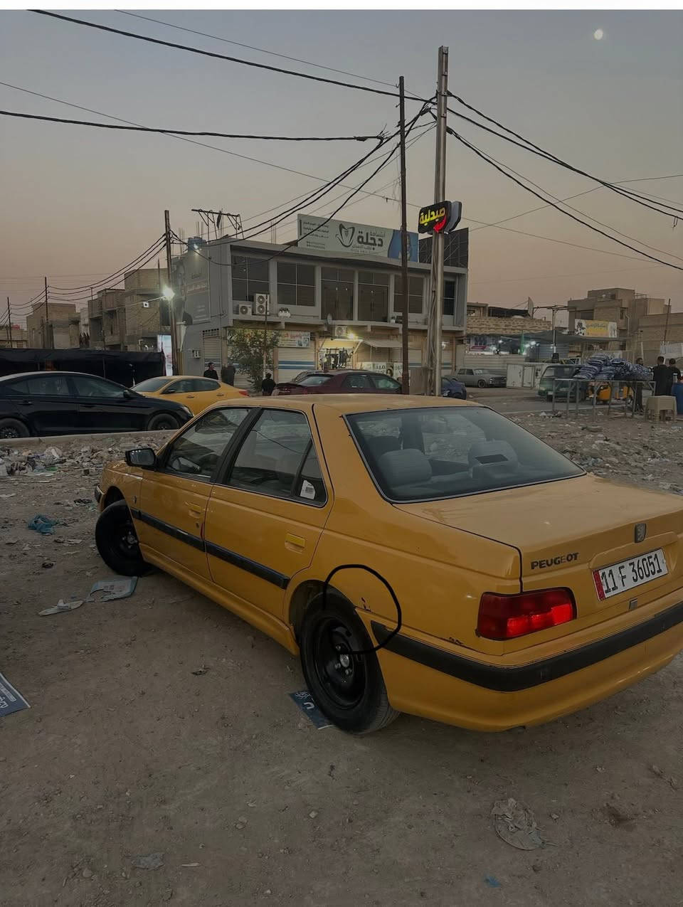 سلام عليكم بيجو بارص ١٥ حلوه السياره وكاعده بسمي تحويل ثاني يوم بيه بخه صغيره ع كد٣ اصابع ومبينه لباقي كفلله عامه ع سورنر مكاني الامين سعر ٤٦ وبيها مجال رقم ***********
