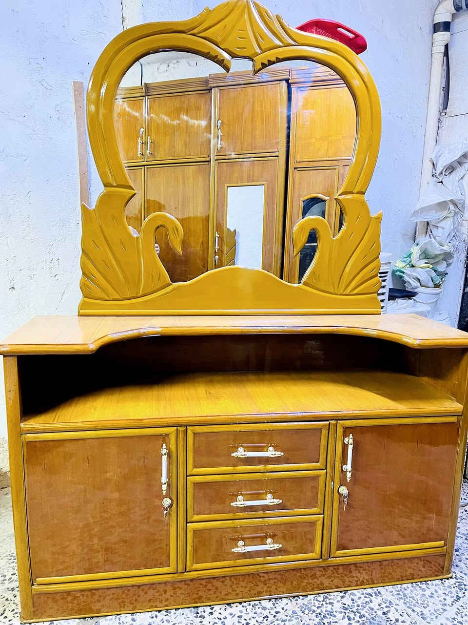 غرفة ام 6 طابقين تزكام صاج نضيفه جدا سعر 875 وبيها مجال الشراي يتصل مكان نجف حي الجزيرة ***********
