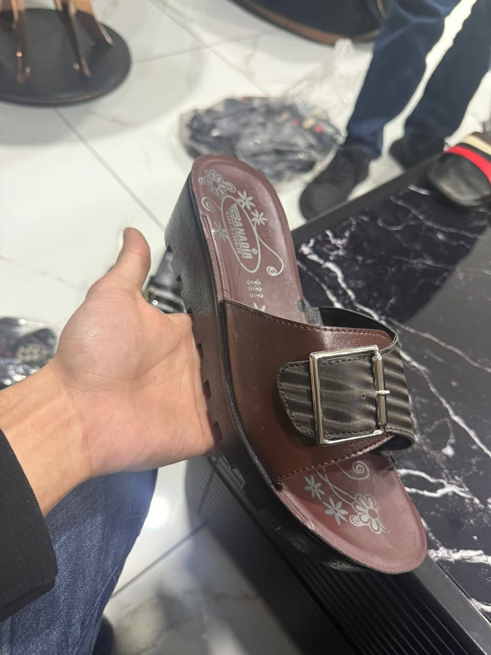 📦 شحّاطات نسائي & رجالي – جملة
🔹 الدرزن يجي مشكّل
🔹 سعر الدرزن: 16,250 دينار عراقي
🔹 أقل طلب: 6 درزن = 97,500 دينار
✔️ موديلات راقية
✔️ ألوان ومقاسات متنوعة
✔️ جودة ممتازة
📞 للتواصل: خاص او واتساب ***********
🚚 توصيل لجميع المحافظات
