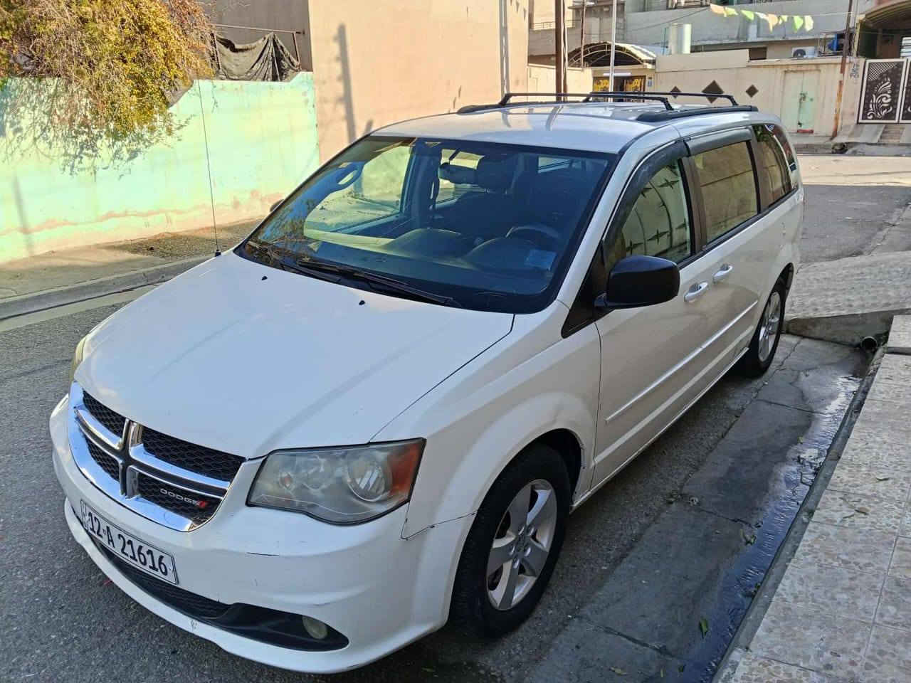 للبيع دوج كرفان ٢٠١٣ بيها جاملغ وبوند بيها شويه من الجاملغ الثاني توحيد مع البوند واقل من ربع لباب 
كير مكينه تبريد شرط 
مكان السيارة موصل 
السعر ١٢٩ 
***********
