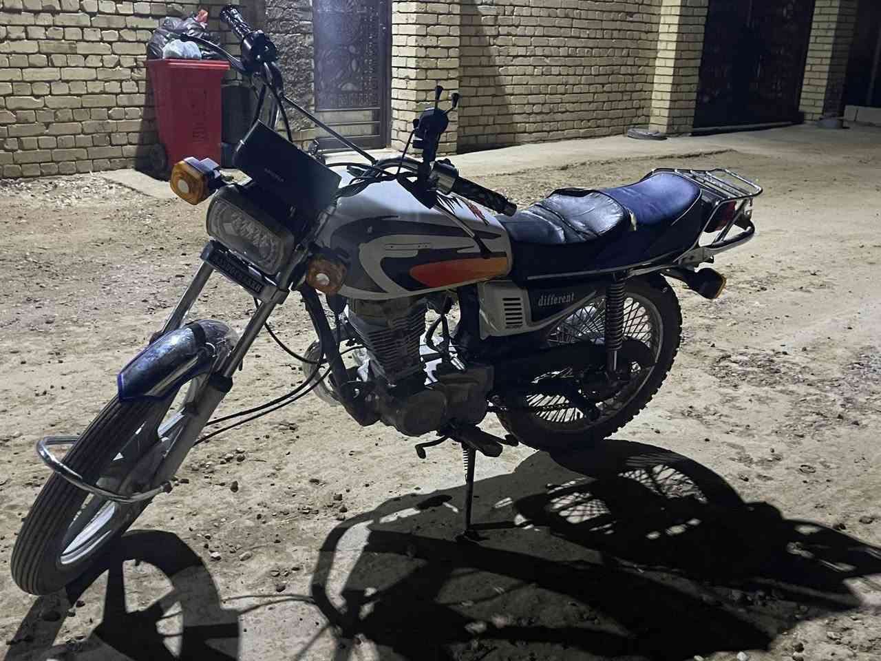 دراجه لبيع اربعه كيرر موديلل 21 محرك سيجي كلك 300 بيه مجال ***********
