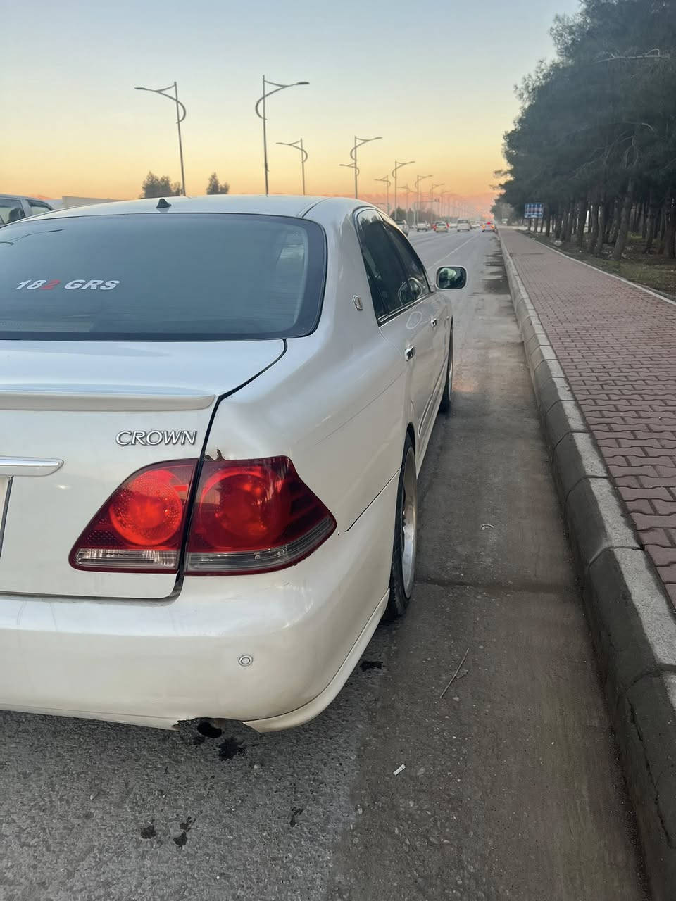 شاهینە ١٨٢ ی بڕاوە 
٤ دوگمەی قەپاتت مواسەفات 
کوشن کارەباو جڵدە 
گێڕو مەکینەی بە شەرتە 
سیمی برێکی بەستراوە 
شوێن :چەمچەماڵ
نرخی ٤٩ گەڵاو مەجالێکی کەم 
***********
واستەپ و فایبەری لە سەرە .
