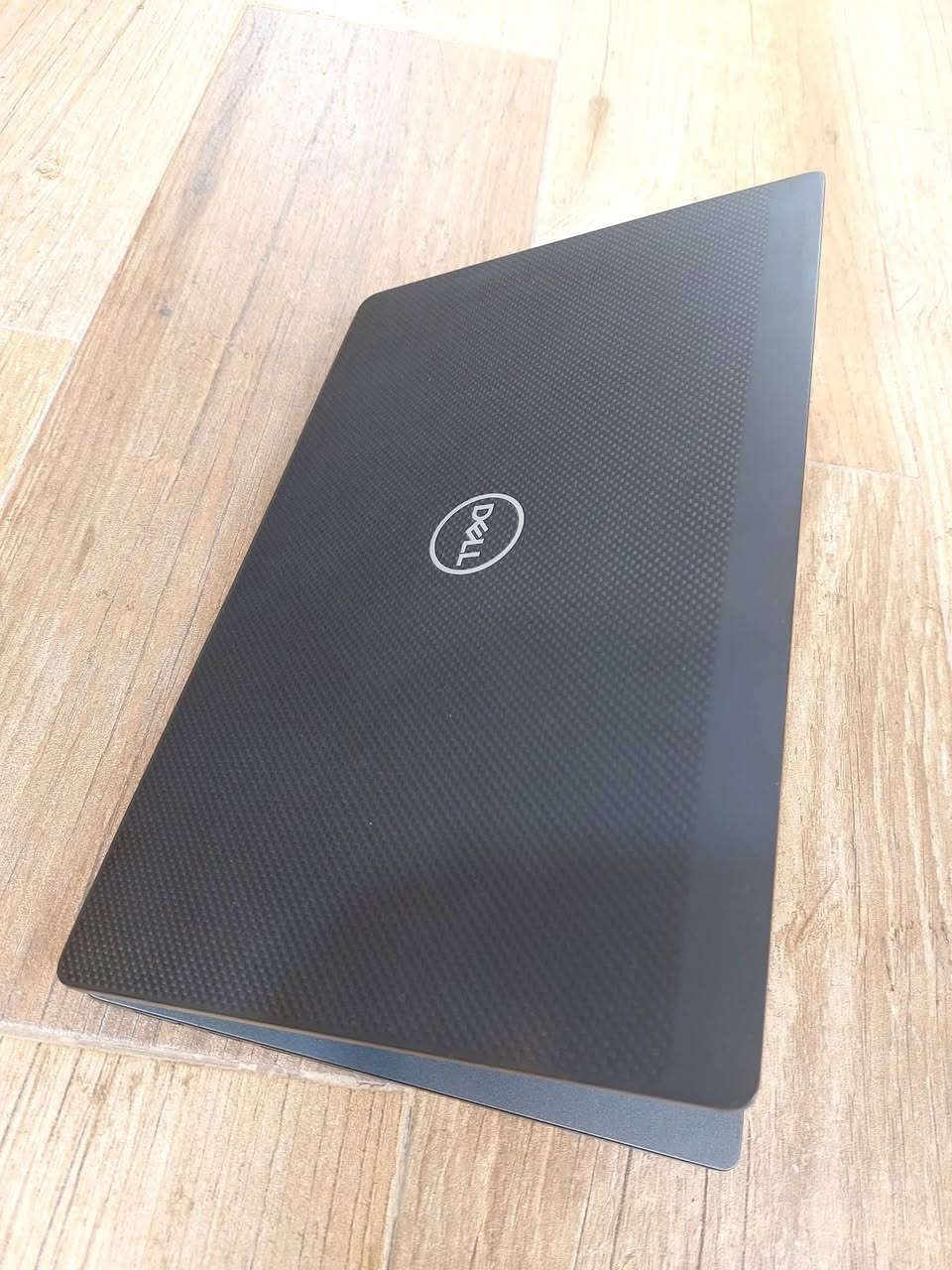 DELL 7410 ci5 جيل الحادي عشر سلم خفيف الوزن سهل التنقل سعر جدا مناسب 
رام 16GB 
.
 السعر ثابت  345 الف مع التوصيل 
.
النظافة شرط اخو الجديد وعل الفحص 
 مناسب للدراسة والبرامج المكتبية والطباعة والتصفح  والأمن السيبراني وغيرها 
……………………
 المعالج Core i5 جيل  العاشر 
 ذاكرة الوصول العشوائي (الرام) 16 GB 
 التخزين( الهارد) SSD 256GB  
 مقاس شاشة 14" انج دقة عالية FHD 
شاحنة Type c 
 منفذ HDMI & TYPE C 
 كيبورد  عربي انكليزي
 
…………………………………


**إذا كنت صاحب هذا الإعلان وتريد حذفه لأي سبب، رجاءا أرسل رسالة إلى الدعم الفني**
