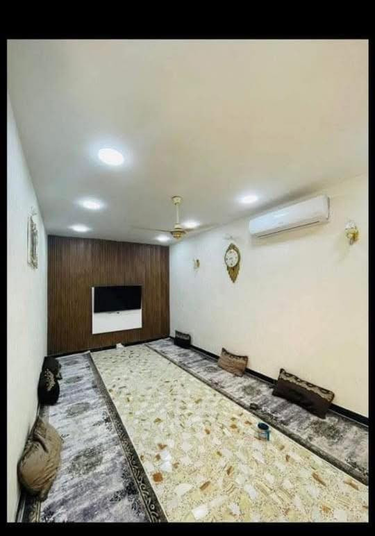 السلام عليكم
بيت للبيع المكان جامع طه شارع سيد مجيد 

المساحه ١٥٠ متر 
بي غرفتين ومطبخ وصاله وستقبال وطرمه 
كامل خدمات مي مجاري كهرباء تبليط 
البيت جديد 

الاستفسار ***********
