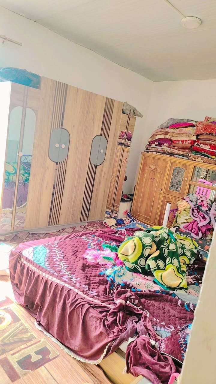 بيت للبيع حي رشيد شارع المولد قريب ع شارع العام
مساحه 170م
غرفه5بــ4
صالـــه7بــــ3
مطبخه4بـ3
استقبال4بـ4
حمام داخلي 2بـ2
♥سقف سندويج لبيت كله سيراميك ناقصه بس لبخ لواجهيه وسيراميك لطارمه فقط بيع مستعجل سعر 19وبي مجال ***********
