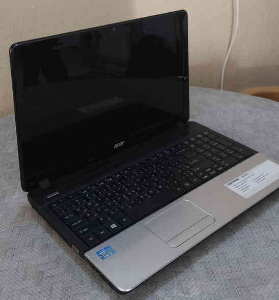 السلام عليكم لابتوب ايسر نظيفة جدا المواصفات باول صورة السعر 150 الف و بي مجال للتواصل ***********
