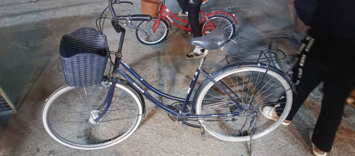 بايسكل جديد مهتم بي اكثر من روحي حجم ٢٦ مستعمل نضيف السعر 65 وبي مجال شي بسيط المكان حي العامل اهلا وسهلا *********** موجود عل واتساب ما موجود عل رصيد
