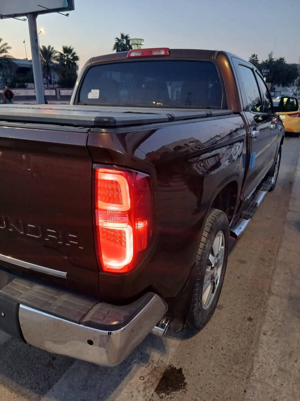 السلام عليكم تويوتا تاندرا موديل ٢٠١٦
٨ سلندر حجم ٥٧٠٠
فول مواصفات رقم بغداد
السعر ٢٧٠ او بيها مجال ترهم مراوس حسب القناعة 
***********
متواجد صليخ شارع الستمية
