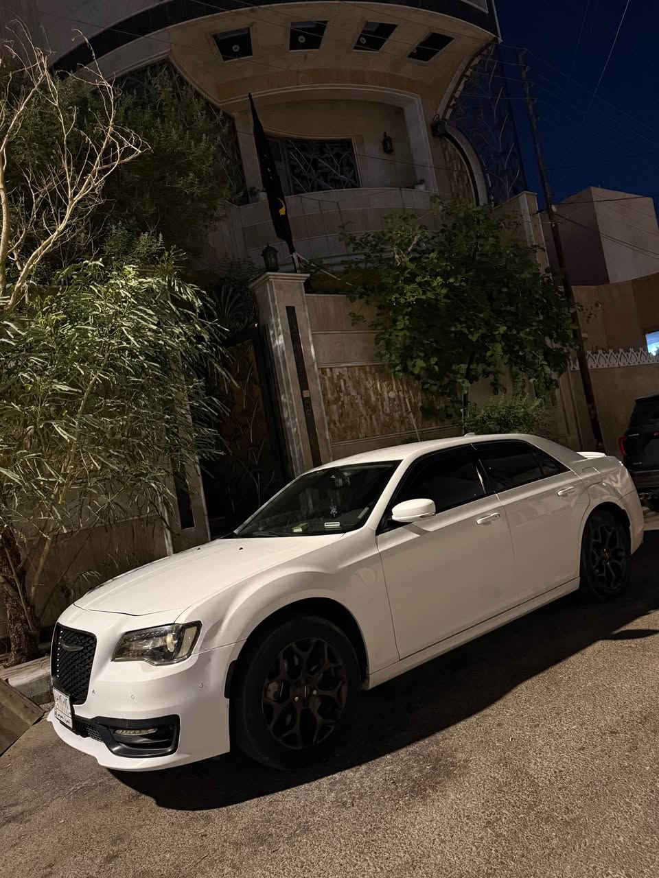 السلام عليكم
كلايسلر c300
اوباما موديل 2021
رقم.بصرة تحويل ثاني يوم   

بيها قطعتياً مبدلات البنيد والباب الخلف السائق 
مواصفاتها حساسات خلفي امامي 
اشاير بلمري 
ونقطه عمياء 
شاشة كبيره 
كشنات كهربائية
عدسات زنون 
شاشة تحكم بلستيرن 
تدفئة بلكشنات 
فور ويل السيارة
ايرباكات كلها سليمه
سيارة جاهزة مكينة كير حدادية  تبريد 
مابيها اي نقص 
سعر 245وبيها مجال للشرراي. 
***********
مكاني بصرة البصرة, العراق
