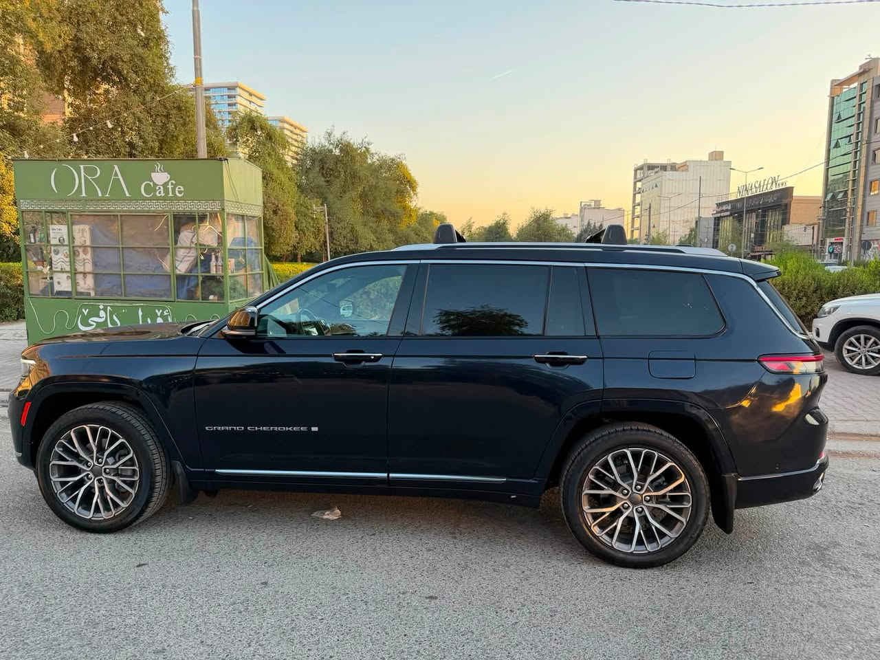 السلام عليكم
2023 JEEP GRAND CHER L SUMMIT
جيب سومت 2023 ( امريكي )
 رقم السيارة أربيل
 الفحص المروري والهزه جديده  
سعر مناسب  36500$🔥
رقم الشاصي 1C4RJKEG6P8732411
2 كلر اسود
الحادث 
الجاملغ خلفي طرف يسار وجزء من باب الصندوق وصبغ بنيد من امريكا صور الحادث موجودة مع الصور ايرباكات سليمه 100‎%‎ 
المحرك : V6. 3.6L .
ماشية : 30 mi
موصفات:
رباعي 4x4
  نظام تعليق هوائي (جكات).
  قيادة ذاتية عند المنعطفات.
  رادار امامي مع مانع تصادم .
  نظام الرؤية الليلية.ناضور ليلي
  تحذير الخروج عن المسار .
  مستشعر نوم السائق مع نظام التوقف الآلي
  تحذير النقطة عمياء ٥ .
  نظام تحذير عند التقاطعات.
  نظام تحذير عند تجاوز السرعة المحددة.
  نظام عرض المعلومات على الزجاج الامامي (HEAD UP
‏(DISPLAY
  نظام تقليل الضجيح داخل المقصورة.
  إنارة محيطية.
  شاحن موبايل وايرلس.
  تعديل وضعيات مقود السائق كهربائيا.
  مرايا تعتيم ذاتي.
  المرايا الجانبية قابلة للطي كهربائيا
مرايا الجانبية فاد
نظام الصوت من ماكنتوش مع 19 سماعة.
ويل قياس 21 انج .
* سقف بانوراما .
  شاشه كبيرة 10.1 انج .
  شاشة للراكب الأمامي .
  نظام الخرائط (GPS) .
  عرض خرائط الطريق على لوحة القيادة.
  لوحة القيادة بقياس 12 أنج.
 5 كاميرات خارجية مع بخاخات ماء للتنظيف.
4 كامرات داخلية
 كاميرا للمرأة الداخلية.
  تصوير حراري ليلي .
  المصابيح الأمامية زنون .
  كشافات الضباب زنون .
  دخول ذكي.
  بصمة على 5 ابواب للدخول الذكي.
  تشغيل عن بعد .
  الصندوق الخلفيي كهربائي .
  فتح الصندوق الخلفي مع حركة القدم.
أقل
  فرش المقصورة الداخلية من الجلد الطبيعي الفاخر.
  اضافات من الخشب الطبيعي للمقصورة الداخلية.
  ذاكرة لحفظ وضعيات الجلوس للمقاعد الأمامية
  مساج للمقاعد الامامية .
  المقاعد الأمامية كهربائية .
  المقاعد الأمامية تبريد وتدفئة .
  المقاعد الخلفية تدفئة وتبريد .
  ستائر للشبابيك الخلفية.
  انارة داخلية LED متعددة الالوان .
  حساسات امامية وخلفية .
  7 راكب 
  مكيف خلفي مع وحدة تحكم منفصلة .
  تدفئة مقود القيادة.
  مانع تصادم خلفي .
  بلوتوث تلفون .
  محدد سرعة .
  نظام التشغيل والاطفاء الاوتوماتيكي
  مكيف خلفي مع وحدة تحكم منفصلة .
  تدفئة مقود القيادة.
  مانع تصادم خلفي .
  بلوتوث تلفون .
  محدد سرعة .
  نظام التشغيل والاطفاء الاوتوماتيكي .
  نظام بريك اوتماتيكي
بعد هواي موصفات اعلى فئه 1/1
  مكان السياره اربيل 

                                                                ***********     
                                                               ***********
