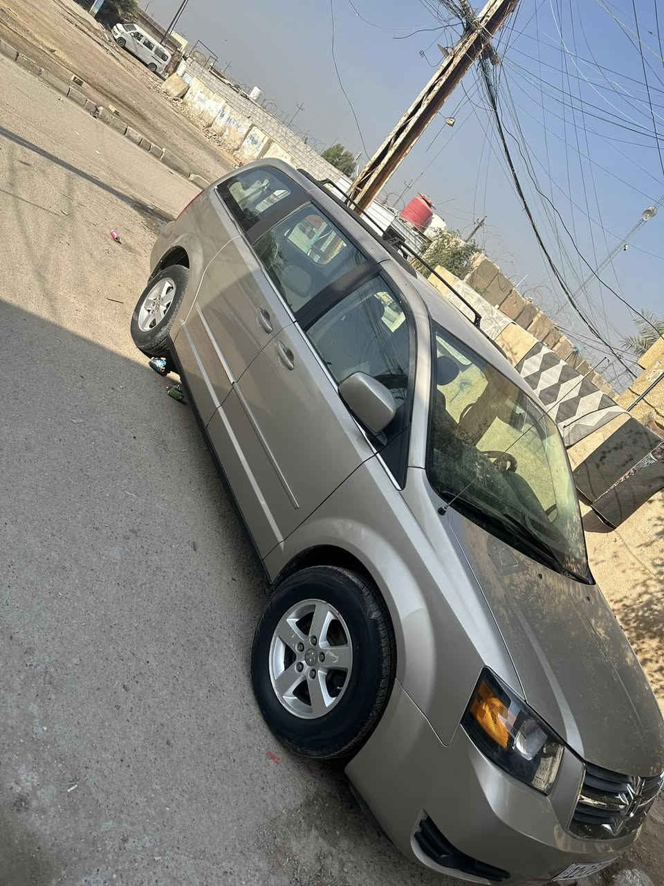 دوج كرفان البيع  موديل 2008 سيارة نص فول تلاثه قطع تبريد محرك 3300 كير صدر امامي خلفي جديد جام كهرباء السياره صبغ احزام حادثه جاملغ خلفي أو الباب السلايت صفحت اليمنه حادث امريكه تخم تاير جديد بطاريه جديده السعر ٩٥ أو بيه مجال بكان السياره بغداد الغزاليه ***********
