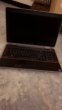 لابتوب DELL للبيع استعمال منزلي نظيف بس يحتاج بطارية هاي صوره ومواصفات...
