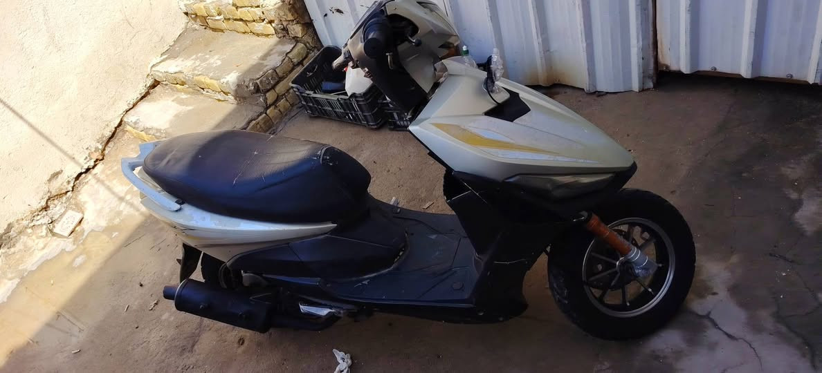 سلام عليكم دراجه اف اس صيني شغاله وجديده سلف هند مجفته مره وحده دراجه جاهزه بدون اوراق مكفوله سرقه وعشائر مكاني حي المعلمين الجديد ***********سعر 200وبيهه مجال  كهرباياتهه شغاله
