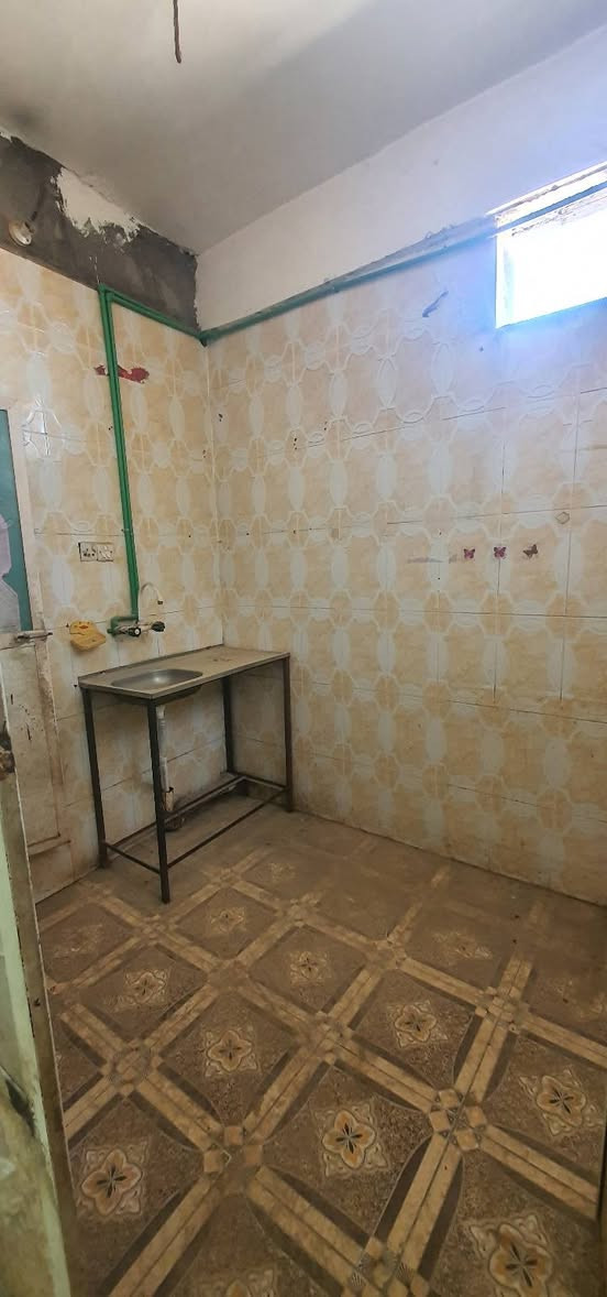 شقة طابق٢للإيجار
غرفة وصاله ومطبخ وصحيات مشترك مجهزه سنكي وكيزر وتبريد قرب رئاسة صحة الديوانيه ***********
