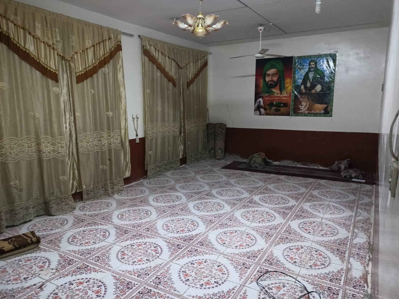 سلام عليكم 2000متر البيع اومراوس حسب القناعه بيه بيت 246تحت البناء كربلاء الحر السواده شارع مدرسة الحسام خدمات كامله سند 25تحويل بسم المشتري ***********(***********
