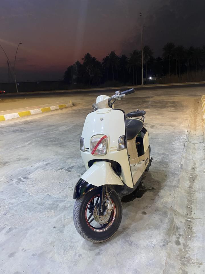 سلام عليكم ماكس بوليس ٢٠٠٨ دراجة مكفولة من كلشي نقصها باتري ضعيف مكينة خرسة كفرات مختمة لايت زنون ويالة رياضي كلج امامي رياضي مكاني ديالى خالص هبهب  سعرها.٥٥٠وبيهامجال ***********
