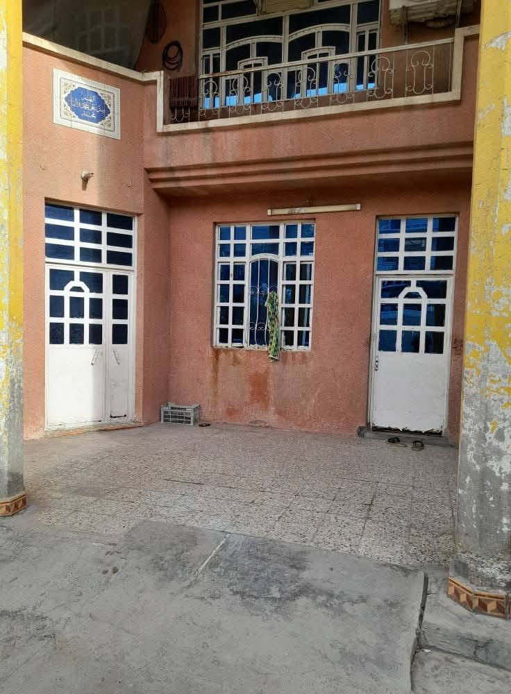 عقار للبيع – منطقة البلديات / الضباط
بيت سكني مميز بطابو صرف، 
المساحة: 300 متر مربع
مواصفات العقار:
كراج داخلي
حديقة داخلية
منئور (ترك) يحيط بالبيت
البيت مكوّن من طابقين
تفاصيل الطوابق:
الطابق الأول:
استقبال كبير، صالة واسعة، مطبخ، غرفتان نوم، صحيات
الطابق الثاني:
4 غرف نوم، صحيات
البيت مناسب للسكن العائلي، تصميم عملي ومساحات مريحة.

للاستفسار على الخاص او الاتصال على 
***********
***********
