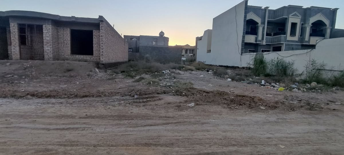 قطعة ارض للبيع  عبور السكه القطار مساحت القطعه 496م عرض الشارع 8 متر صنف العقار طابو زراعي سند 25 بسامينه  تحويل مباشر للستفسار على هذه الرقم ***********
