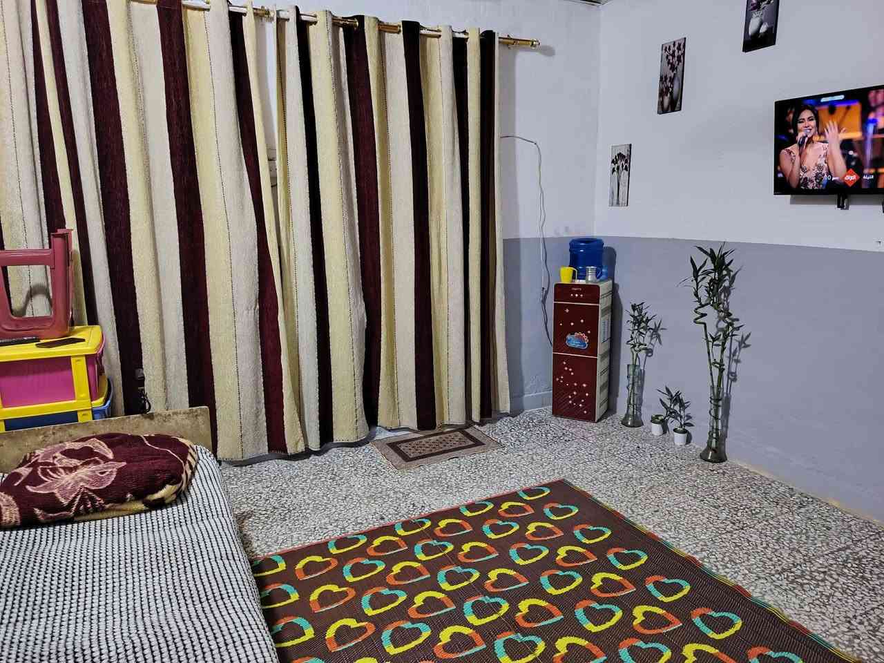 لبيع بيت 100متر يحتوي ع مطبخ غرفه وستقبل وصاله مكان 17تموز شارع رقم 9 رقم تلفوان ‏‪***********‬‏
