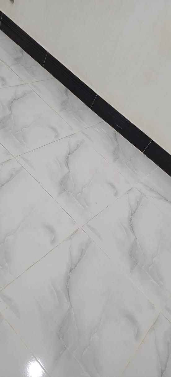 المحل للايجار  شارع الشيرازي مقابل مدرسة الأوائل الاهليه ***********
