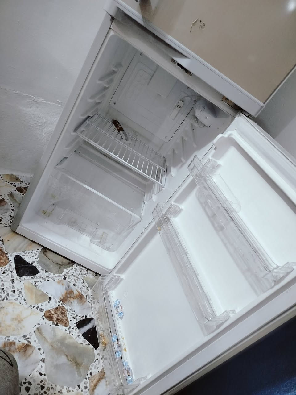 ثلاجه للبيع سعره 150 وبيه مجال


**إذا كنت صاحب هذا الإعلان وتريد حذفه لأي سبب، رجاءا أرسل رسالة إلى الدعم الفني**