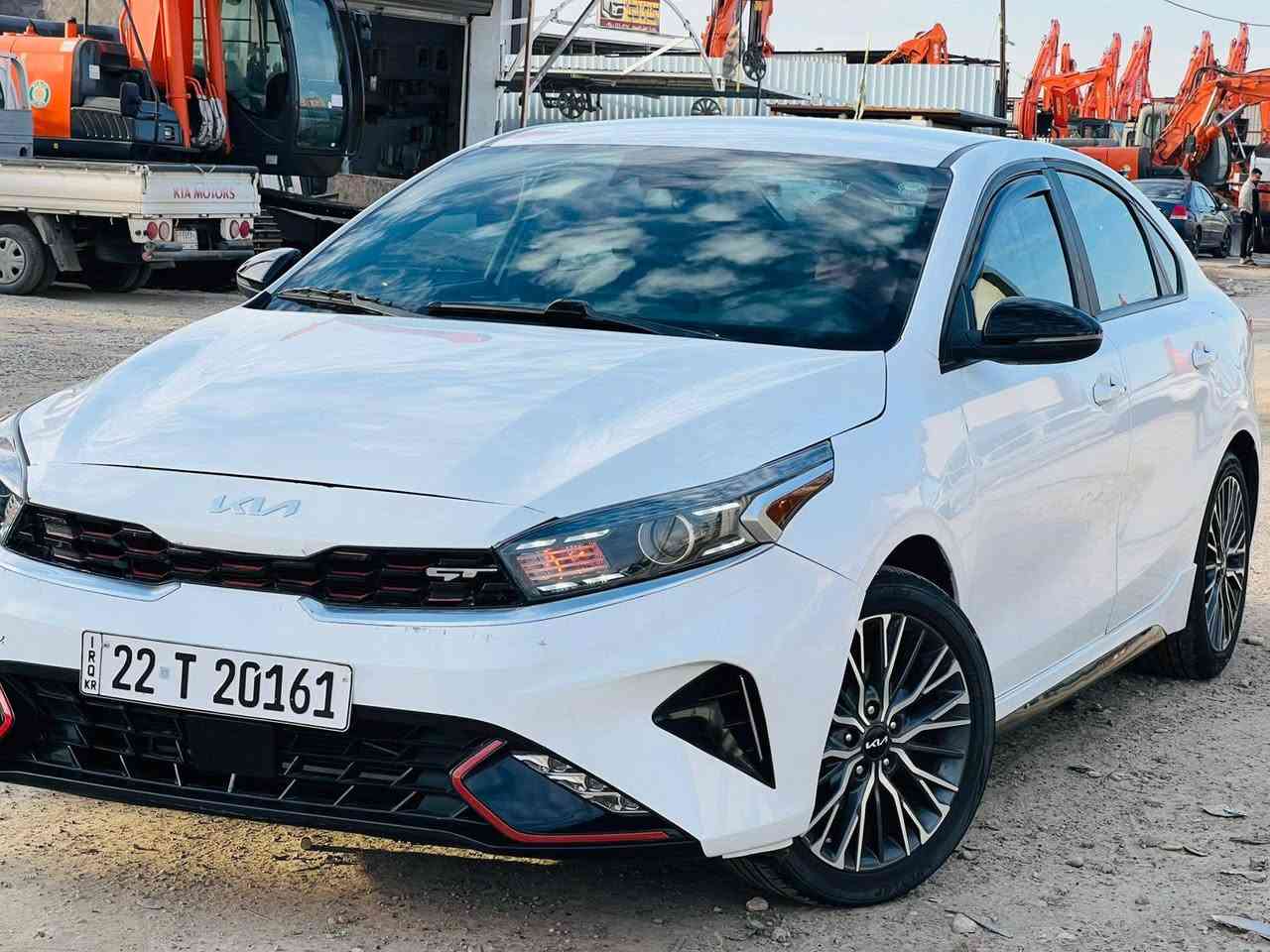 سلام عليكم 
فورت للبيع 
موديل 23 
فول مواصفات من عداه الفتحه 
شبر بارد بلباب سدر 
رقم الهاتف ***********.   ***********
