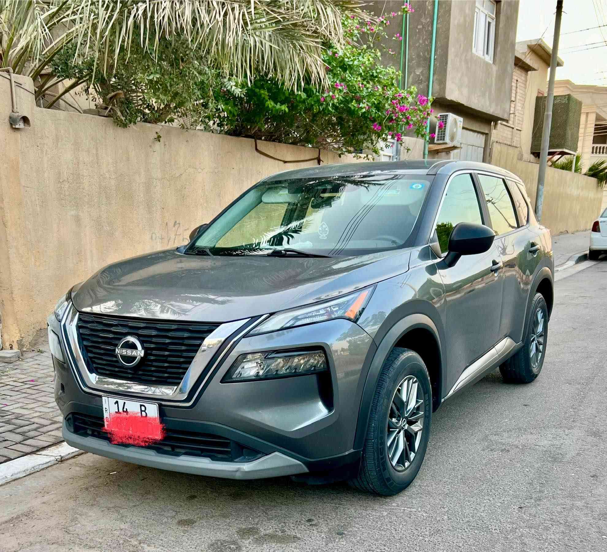 بسم الله الرحمن الرحيم 
السلام عليكم 

سياره روج 2023  فئه S  للبيع او للمراوس حسب الرغبه 
وارد امريكي 
رقم بصره انكليزي وهزه جديده بشهر الخامس 
فحص وهزه جديده 2025-2026

محرك 3بستن  1500تيربو   
تو ويل 
گير ومحرك بلادي شركه 
اللون رصاصي 
المواصفات :-
بصمة تشغيل 
تشغيل عن بعد 
ويل 17 بلادي 
حساسات جميع الاطارات 
دشبول لونين جلد 
تدفئه تبريد ثلج قطعتين 
كشنات مخمل اسود  
بك لايت لد 
لد امامي 
لايت 4 عدسات زنون 
رسالة ترحيب 
تحكمات استيرن 
شفتات ستيرن 
حساسات خلفيه وجانبيه 
رادار جانبي 
اوتو هولد 
تحديد مسار 
قياده ذاتيه 
اوتو ستوب توقف ذاتي مساعد بريك 
تحديد سرعة 
شاشه اوتو كار 
گيج اليكتروني   
هندبريك دگمه 
مودات قياده 
نظام ايكو وسبورت ونورمال
اوامر صوتيه 
وربط نقال على شاشه 
سماعات دجيتال 
حساس اطارات (التاير )
عداد المسافه 55 الف كيلو
ملاحظة :- 
حادث سطحي  بالچاملغ الامامي عكس السايق والباب و موجوده صور الحادث والبنيد مبدل بسبب خدش مبين بالصوره 
السعر 159 ورقه وبيها مجال قليل 

وللإستفسار اكثر الاتصال على الرقم 
*********** وبيه واتساب البصرة, العراق
