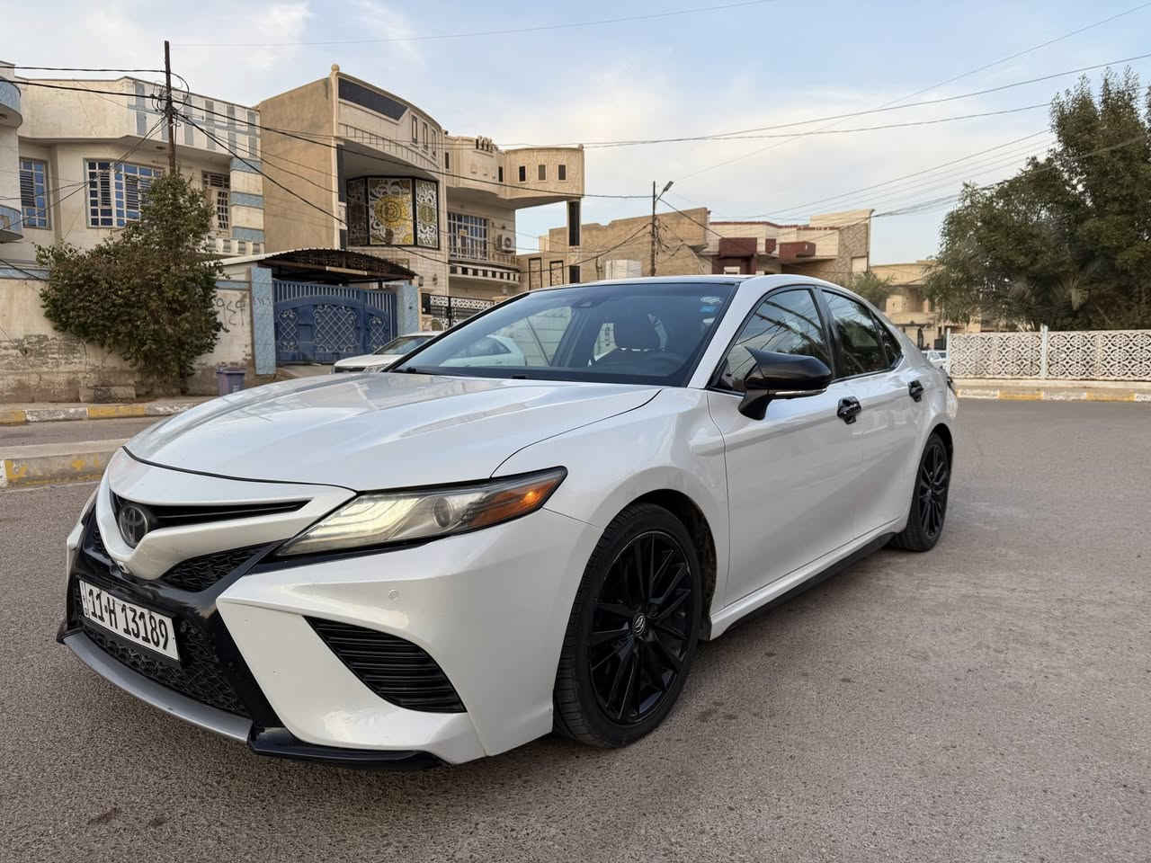 السلام عليكم 
للبيع فقط بدون مراوس
كامري وارد امريكي 2018 رقم بغداد فئة XSE فول فول مواصفات وبدون اي نقص
الداخل احمر بانوراما 
كير محرك ميكانيك كله كفالة 
بيها كلير 3 قطع من امريكا وبدون دعمه، والضرر الثاني جاملغ وباب خلفي بدون داخل 
اير باك بردة فقط 
جاهزة وبدون نقص ، وتحويل مباشر 
السعر 170 ورقة  
رقم التواصل 
***********
***********
