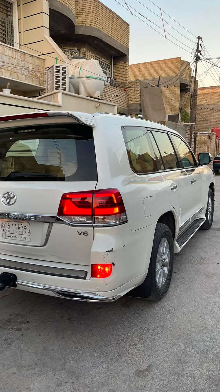 🚗 للبيع: تويوتا لاندكروزر GXR 2017 
 كفالة عامة (عدا صبغ بسيط جداً بالدعاميات)، وسونار الفحص موجود رقم بغداد 
 مكان السيارة: بغداد البلديات 

💵 السعر المطلوب: 510 ورقة (51,000 دولار أمريكي)
📞 للاستفسار:***********
