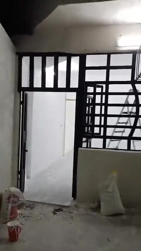 بيت للبيع امانه مساحه 88 متر بيت نضيف ومرتب وهسه مصبوغ البيت موقع الدار زعفرانية بدور الشرطه قريب على ساحه أبو فريد إني مكلف بلنشر اخوكم حيدر الصباغ وهذا رقم صاحب الدار *********** أبو اسد
