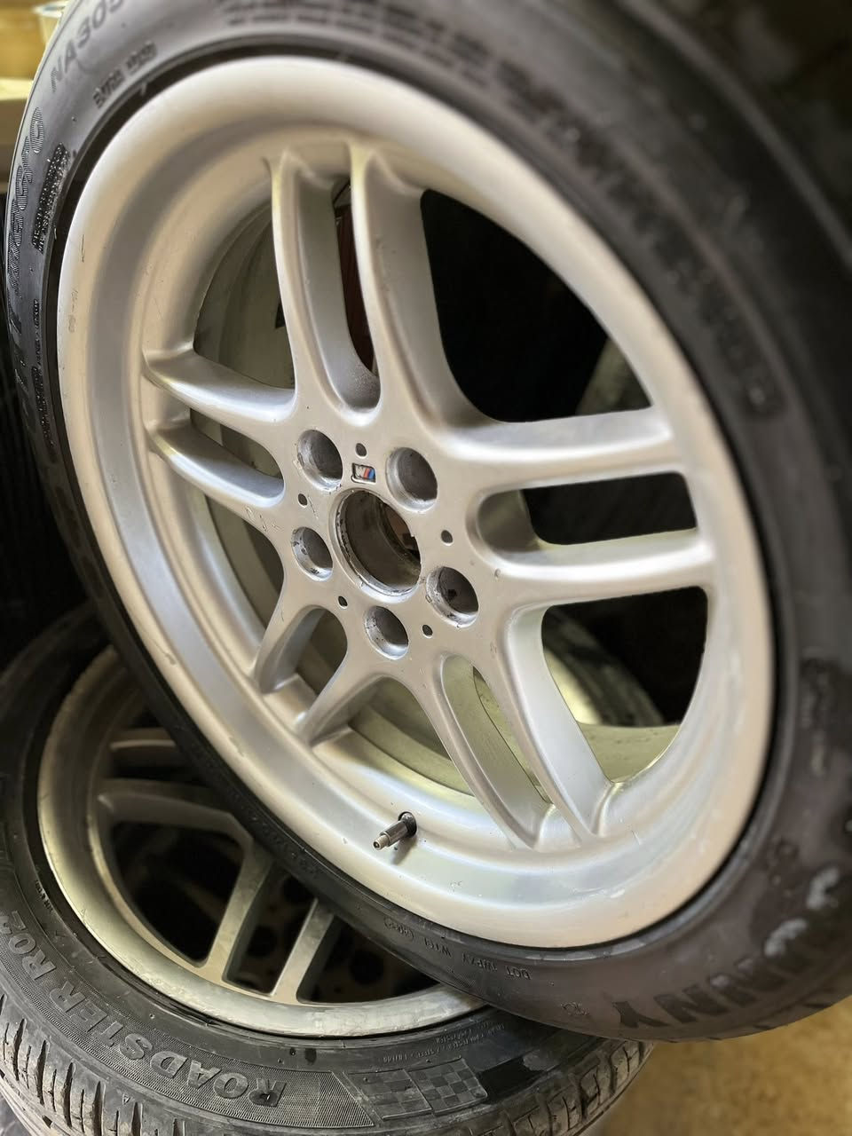 🛑شباب عندي تخم ويل M حجم 18  توسايز  بي بس ويل واحد بي فطر زغير ومصلح بيع او مراوس وياه تخم تاير نظيف سعره 450 
🛑تخم ويل حجم 17 مكفول من كلشي وياه تخم تاير نظيف 
يرهم زعره ويرهم 36 ويرهم علسيارات الكوري همين وعل 500 هم يرهم سعره 375 
🛑تخم ويل كرن الغزال مال حديث حجم 17  مكفوووول بدون تايرات او تريد تايرات هم موجوده مال باله 
سعره ٤٥٠
مكاني حله 
***********
