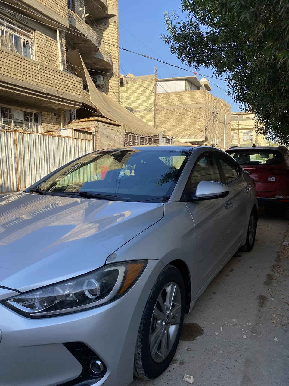 السلام عليكم النترا موديل 2018 وارد امريكي بدون حادث فقط سرقة وذاكر تفاصيلها بالفديو موجود بالمنشور 
تبريد ثلج صدرها بلادي عل وضع الشركة مكينة خير من الله  دوش كامرة خلفية حساسات جانبية شاشة كاربلاي تحكمات جهتين رقم بغداد دولي بأسمي 
مكان السيارة بغداد الامين الثانية

السعر 117 وبيها مجال شي بسيط 
رقم الهاتف ***********

