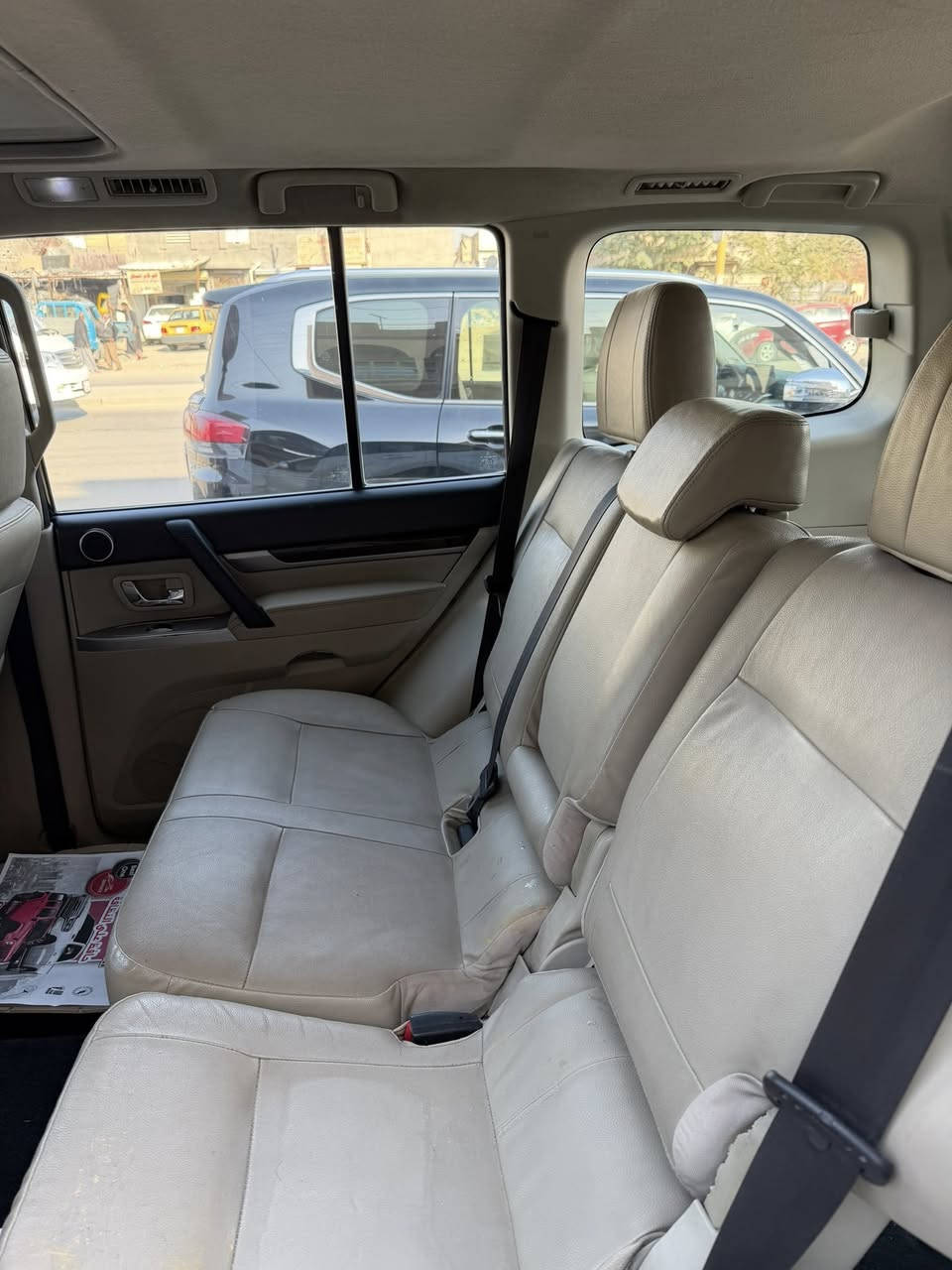 السلام عليكم باجيرو موديل ٢٠١٦ مكفوله كفاله عامه فول السياره فتحه دمام كشنات جلد تحكم ستيرن مري شفط ليت زنون السياره مال بيت  ماشيه ١٣٧ ألف  السعر ١٨٠ ورقه لاتصال على الرقم ***********. مكاني بغداد
