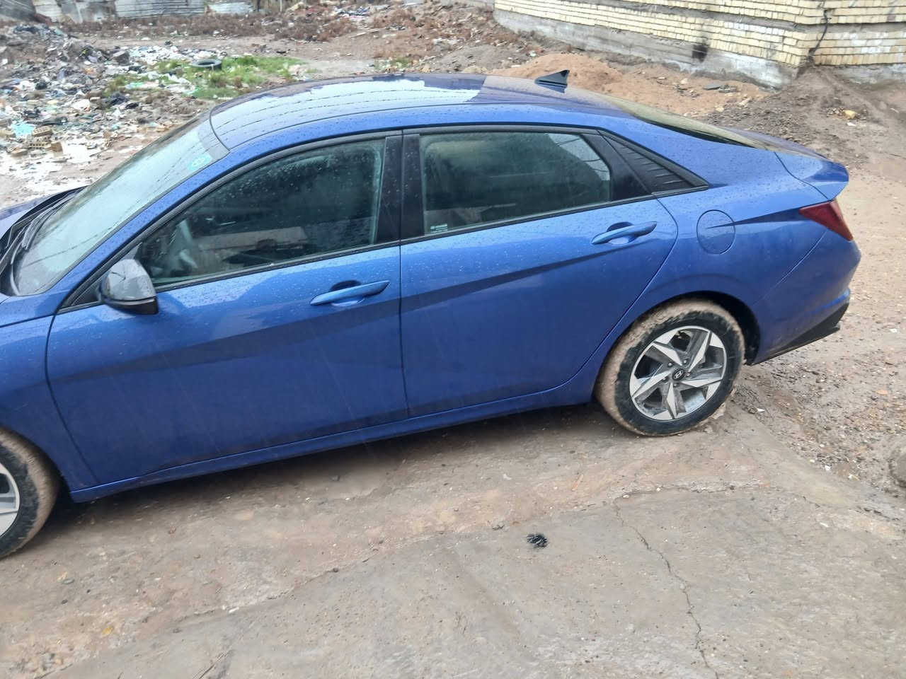 سيارة الانترا للبيع أمريكي بيها جاملغ أمامي وبنيدعدا الداخل سيارة نظيفة مكينه نضيفة السيارة مكفولة عدا الذكرتهن للإستفسار  ***********مكاني بغداد الغزاليه
